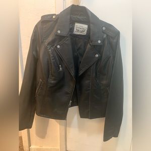 Levi’s classic moto jacket soft, supple leather 
Looks good sized up or down! M